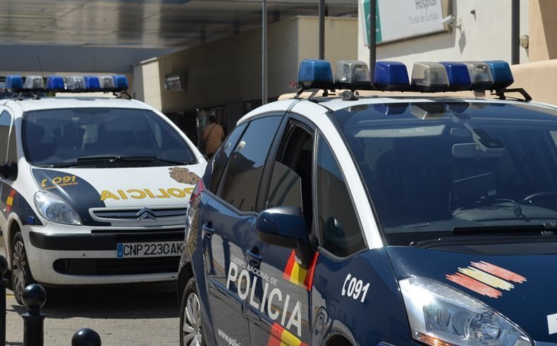 Policia Nacional a las puertas del Punta Europa
