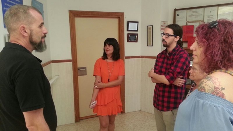 Visita de miembros de Podemos al centro