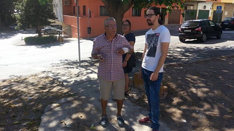 Visita de Podemos a la barriada de Las Colinas