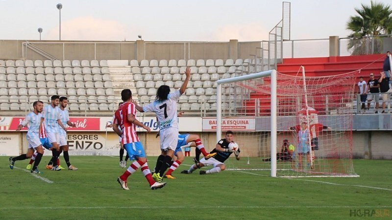 Un lance del partido ante la Lebrijana. Foto M. Oñate