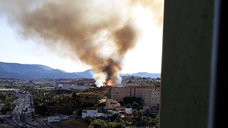 Imagen del incendio declarado detrás de Carrefour
