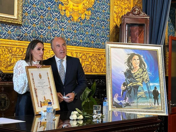 Malú, durante su nombramiento como embajadora de Algeciras