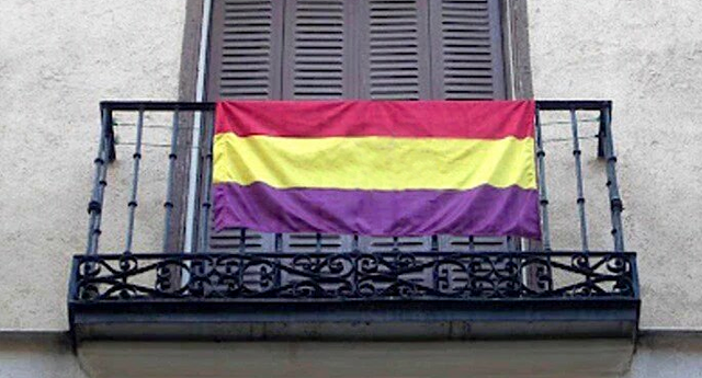Bandera republicana balcon