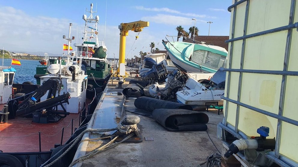 Restos de embarcaciones en el puerto de Algeciras. - VERDEMAR-ECOLOGISTAS EN ACCIÓN
