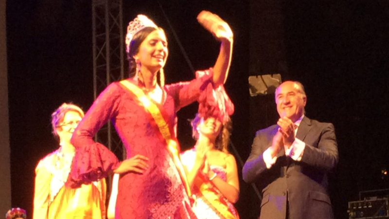 Esther Villanueva coronada Reina de la Feria Real 2016