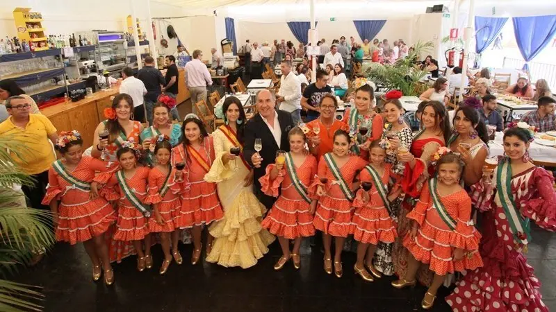 La Caseta Municipal alberg&oacute; la receoci&oacute;n a las damas y reinas infantil y juvenil