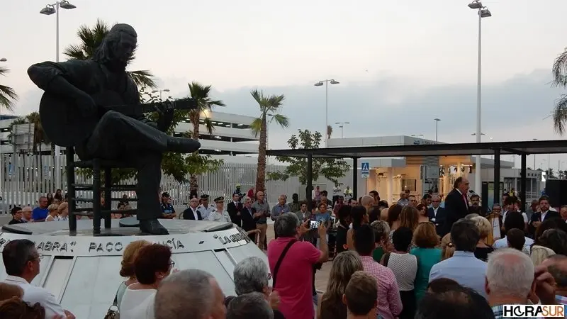 Decenas de personas han asistido a la inauguraci&oacute;n del Acceso Central