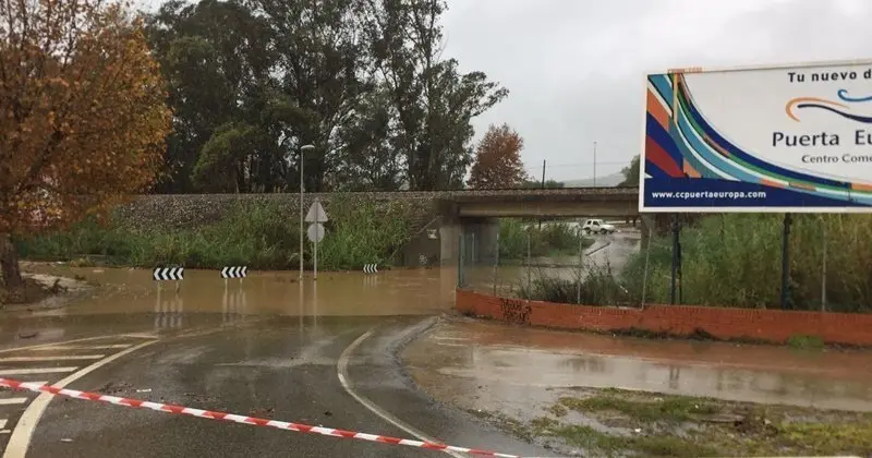 Las lluvias ca&iacute;das han dejado mas de un centenar de incidencias en la comarca, sobre todo en Los Barrios y San Roque (4)