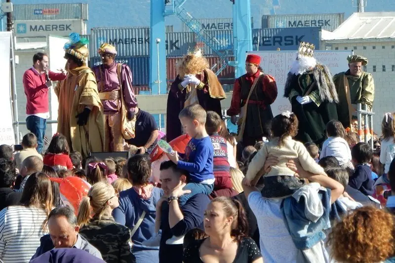 Las mejores im&aacute;genes del Arrastre de Latas 2017 en Algeciras (3)