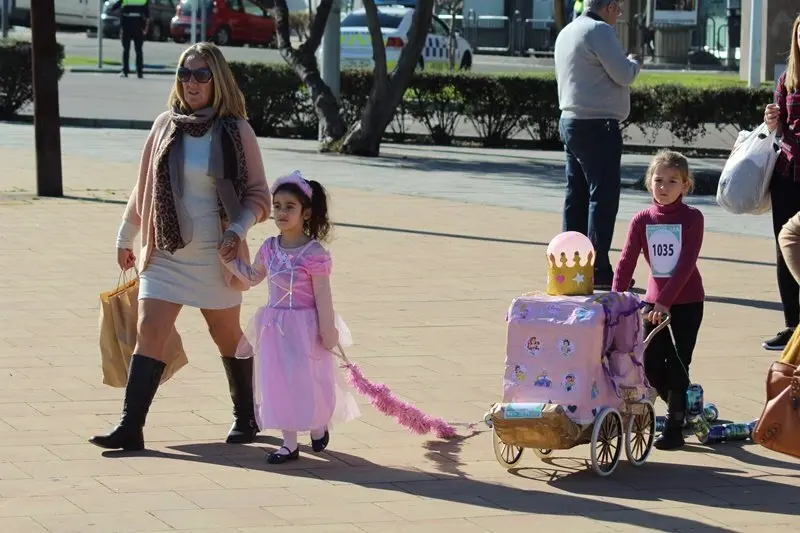 Las mejores im&aacute;genes del Arrastre de Latas 2017 en Algeciras (11)