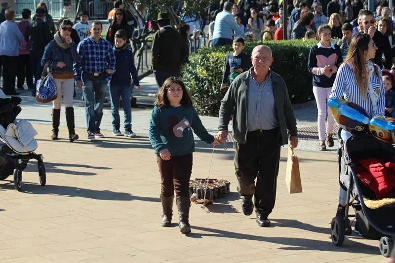 Las mejores im&aacute;genes del Arrastre de Latas 2017 en Algeciras (15)