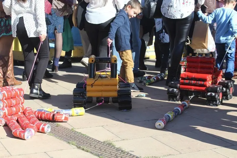 Las mejores im&aacute;genes del Arrastre de Latas 2017 en Algeciras (22)