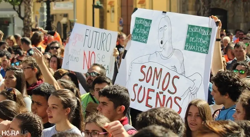 Protestas por la Educaci&oacute;n P&uacute;blica en Algeciras (4)