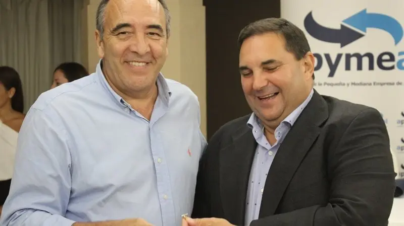 Jose Antonio Fenoy con su insignia de Apymeal