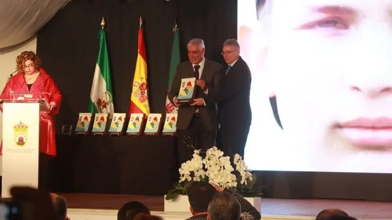 III Premios Comarcales, Francisco Mena en nombre de M&aacute;rgenes y V&iacute;nculos, recog&iacute;a el Premio a la Labor Social