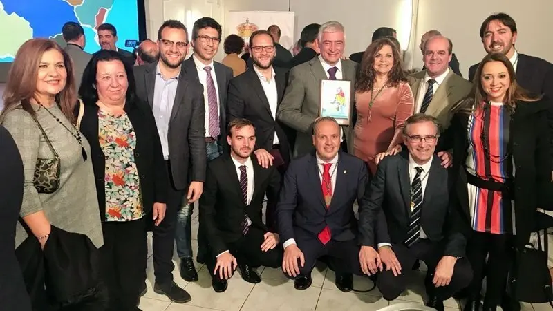 III Premios Comarcales, dirigentes del PSOE comarcal en el acto de entrega de los galardones junto a Paco Mena