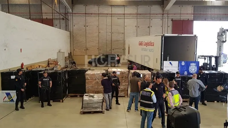 Policia Nacional y Aduanas intervienen el mayor alijo de coca&iacute;na de la historia de Espa&ntilde;a en el Puerto de Algeciras con casi 9.000 kilos de sustancia que podr&iacute;a haber alcanzado los 3.000 millones de euros (7)