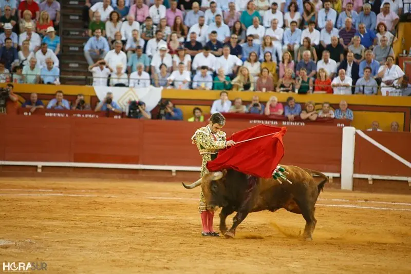 Jos&eacute; Tom&aacute;s y Miguel &Aacute;ngel Perera nos dejan im&aacute;genes para el recuerdo en un d&iacute;a grande para la historia taurina de Algeciras (44)