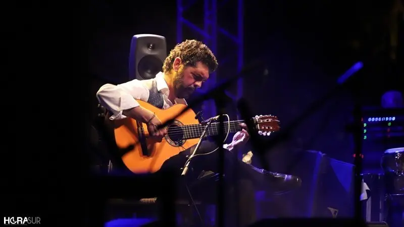 Jos&eacute; Carlos G&oacute;mez abre magistralmente el V Encuentro de Guitarra Paco de Luc&iacute;a en el Parque Mar&iacute;a Cristina de Algeciras (4)