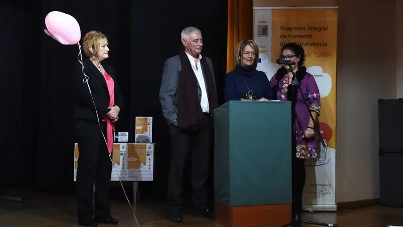 El sal&oacute;n de actos de la ONCE ha acogido la clausura de Un barrio de todos, el programa integral para el fomento de la convivencia que promueve la Fundaci&oacute;n M&aacute;rgenes y V&iacute;nculos, presidida por Francisco Mena