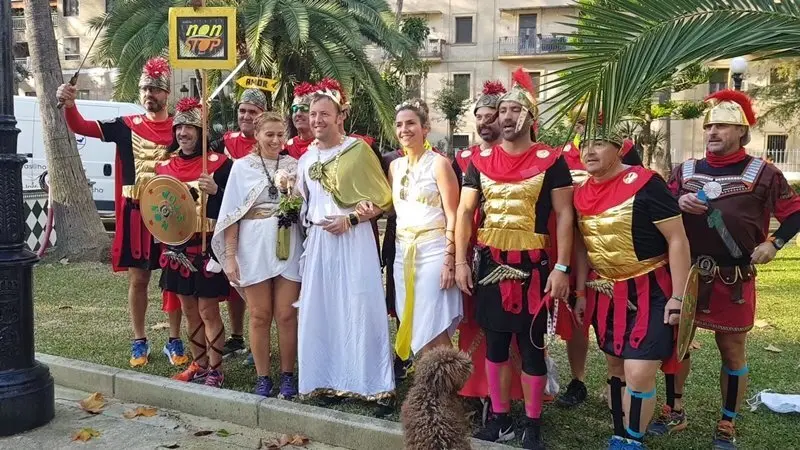Disfraces, diversi&oacute;n, y deporte combinado con solidaridad en la edici&oacute;n 2018 de la popular Carrera de Navidad organizada por el club Veteranos Atletismo de Algeciras (1)