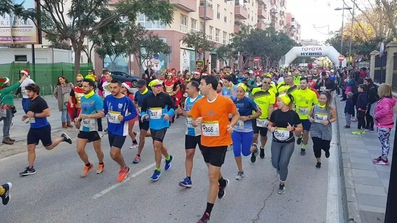 Disfraces, diversi&oacute;n, y deporte combinado con solidaridad en la edici&oacute;n 2018 de la popular Carrera de Navidad organizada por el club Veteranos Atletismo de Algeciras (4)