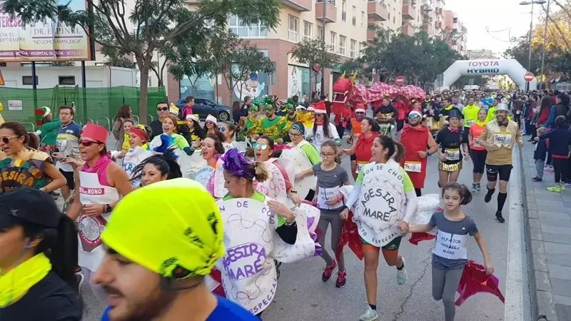 Disfraces, diversi&oacute;n, y deporte combinado con solidaridad en la edici&oacute;n 2018 de la popular Carrera de Navidad organizada por el club Veteranos Atletismo de Algeciras (6)