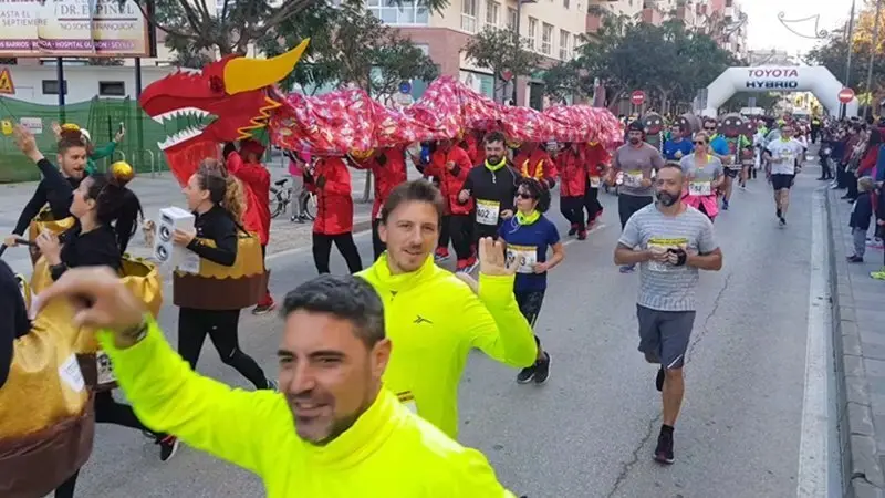 Disfraces, diversi&oacute;n, y deporte combinado con solidaridad en la edici&oacute;n 2018 de la popular Carrera de Navidad organizada por el club Veteranos Atletismo de Algeciras (7)
