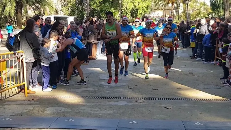 Disfraces, diversi&oacute;n, y deporte combinado con solidaridad en la edici&oacute;n 2018 de la popular Carrera de Navidad organizada por el club Veteranos Atletismo de Algeciras (10)