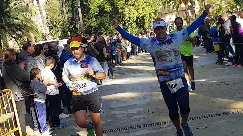 Disfraces, diversi&oacute;n, y deporte combinado con solidaridad en la edici&oacute;n 2018 de la popular Carrera de Navidad organizada por el club Veteranos Atletismo de Algeciras (11)