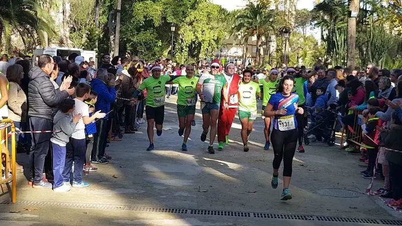 Disfraces, diversi&oacute;n, y deporte combinado con solidaridad en la edici&oacute;n 2018 de la popular Carrera de Navidad organizada por el club Veteranos Atletismo de Algeciras (14)