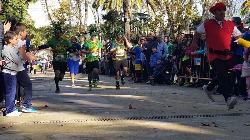 Disfraces, diversi&oacute;n, y deporte combinado con solidaridad en la edici&oacute;n 2018 de la popular Carrera de Navidad organizada por el club Veteranos Atletismo de Algeciras (18)
