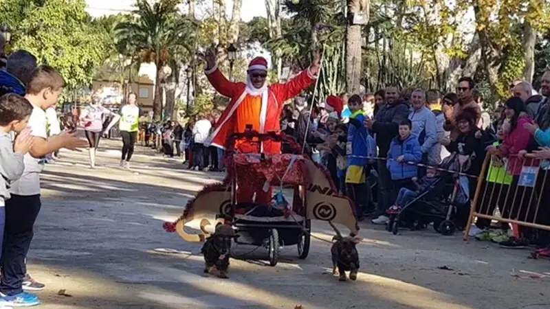 Disfraces, diversi&oacute;n, y deporte combinado con solidaridad en la edici&oacute;n 2018 de la popular Carrera de Navidad organizada por el club Veteranos Atletismo de Algeciras (22)