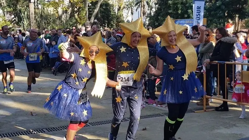 Disfraces, diversi&oacute;n, y deporte combinado con solidaridad en la edici&oacute;n 2018 de la popular Carrera de Navidad organizada por el club Veteranos Atletismo de Algeciras (23)