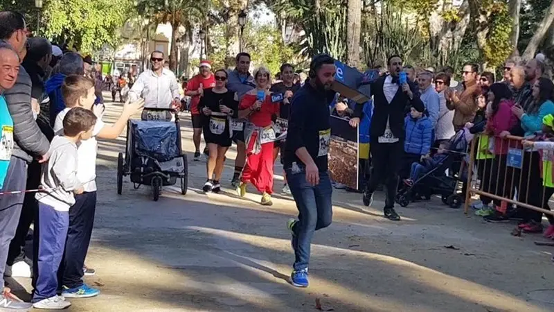 Disfraces, diversi&oacute;n, y deporte combinado con solidaridad en la edici&oacute;n 2018 de la popular Carrera de Navidad organizada por el club Veteranos Atletismo de Algeciras (25)