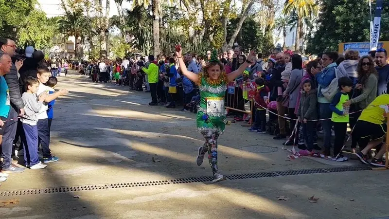 Disfraces, diversi&oacute;n, y deporte combinado con solidaridad en la edici&oacute;n 2018 de la popular Carrera de Navidad organizada por el club Veteranos Atletismo de Algeciras (27)