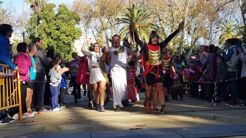 Disfraces, diversi&oacute;n, y deporte combinado con solidaridad en la edici&oacute;n 2018 de la popular Carrera de Navidad organizada por el club Veteranos Atletismo de Algeciras (28)