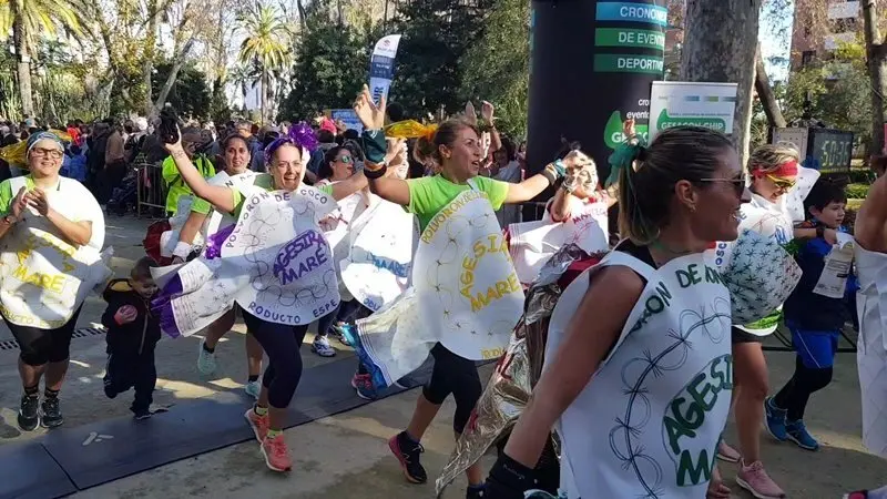 Disfraces, diversi&oacute;n, y deporte combinado con solidaridad en la edici&oacute;n 2018 de la popular Carrera de Navidad organizada por el club Veteranos Atletismo de Algeciras (30)