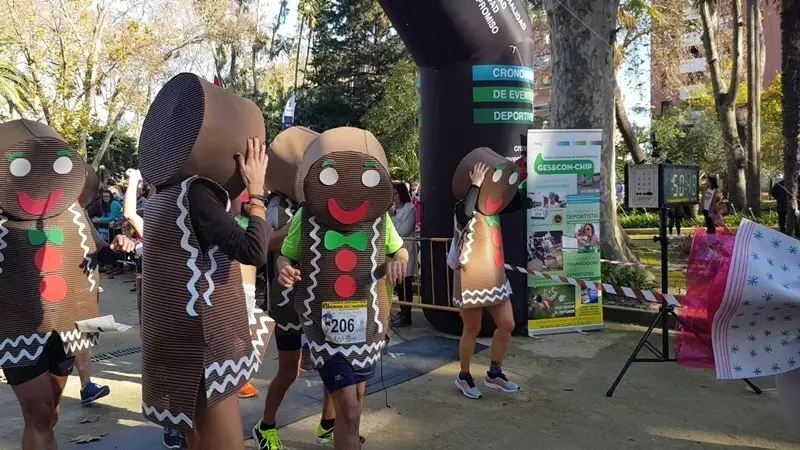 Disfraces, diversi&oacute;n, y deporte combinado con solidaridad en la edici&oacute;n 2018 de la popular Carrera de Navidad organizada por el club Veteranos Atletismo de Algeciras (32)