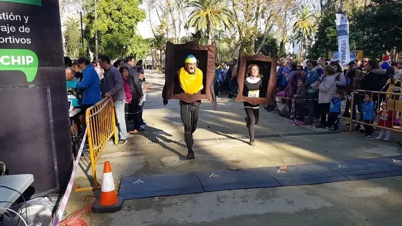 Disfraces, diversi&oacute;n, y deporte combinado con solidaridad en la edici&oacute;n 2018 de la popular Carrera de Navidad organizada por el club Veteranos Atletismo de Algeciras (34)