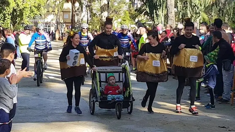 Disfraces, diversi&oacute;n, y deporte combinado con solidaridad en la edici&oacute;n 2018 de la popular Carrera de Navidad organizada por el club Veteranos Atletismo de Algeciras (35)