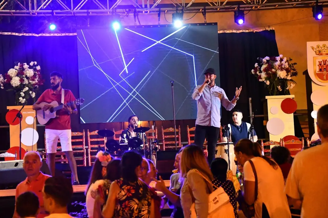 2022 coronacion Campamento cantante