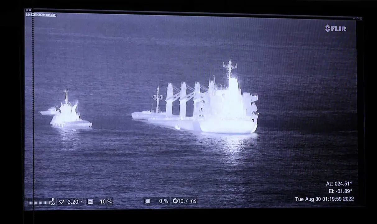 Los dos barcos, tras la colisi&oacute;n