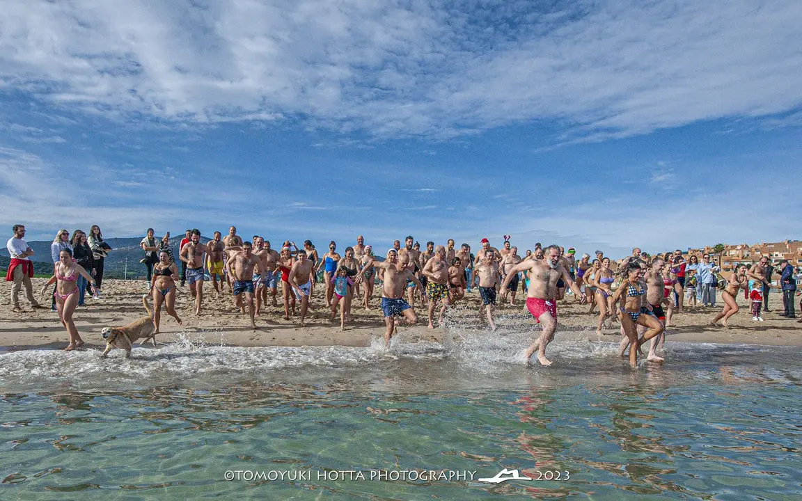 &Uacute;ltimo ba&ntilde;o del a&ntilde;o. Foto Tomoyuki Hotta (31)