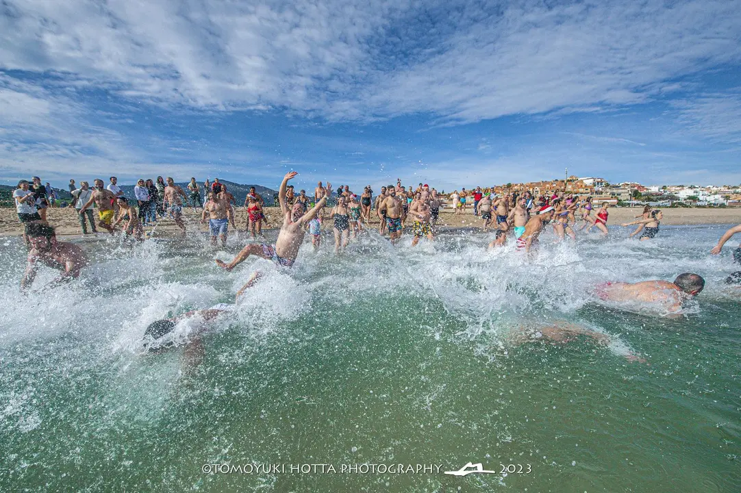 &Uacute;ltimo ba&ntilde;o del a&ntilde;o. Foto Tomoyuki Hotta (33)