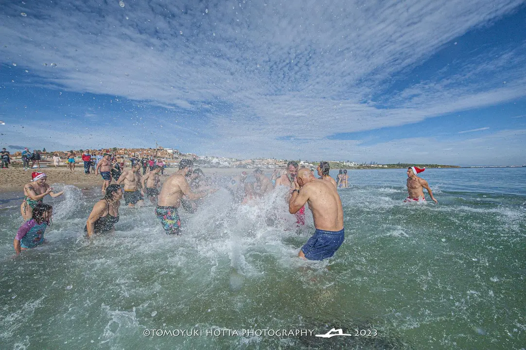&Uacute;ltimo ba&ntilde;o del a&ntilde;o. Foto Tomoyuki Hotta (35)