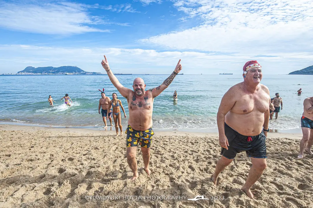 &Uacute;ltimo ba&ntilde;o del a&ntilde;o. Foto Tomoyuki Hotta (38)
