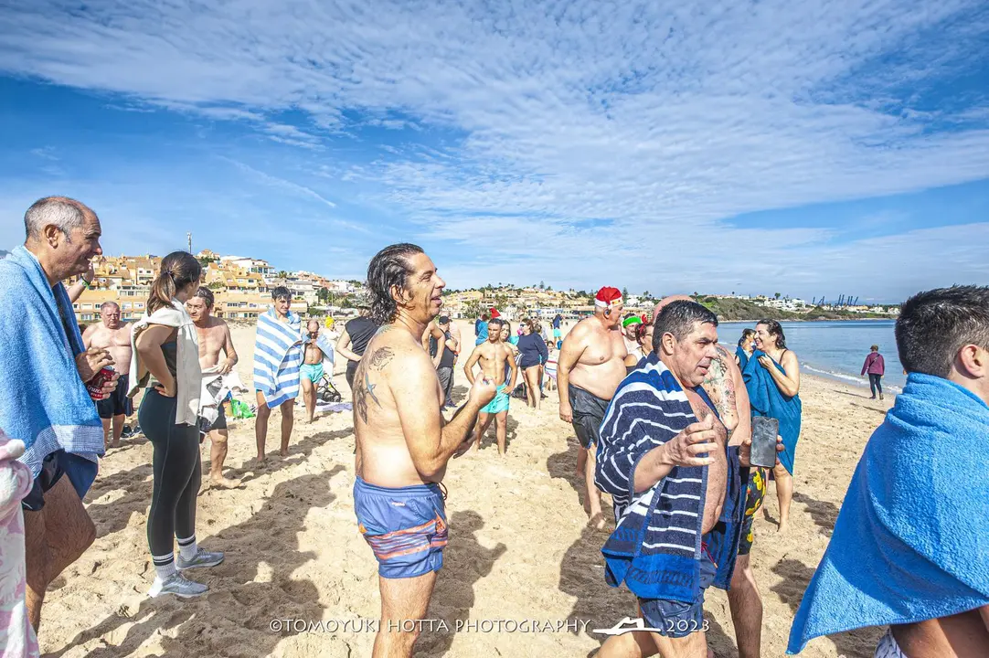 &Uacute;ltimo ba&ntilde;o del a&ntilde;o. Foto Tomoyuki Hotta (40)