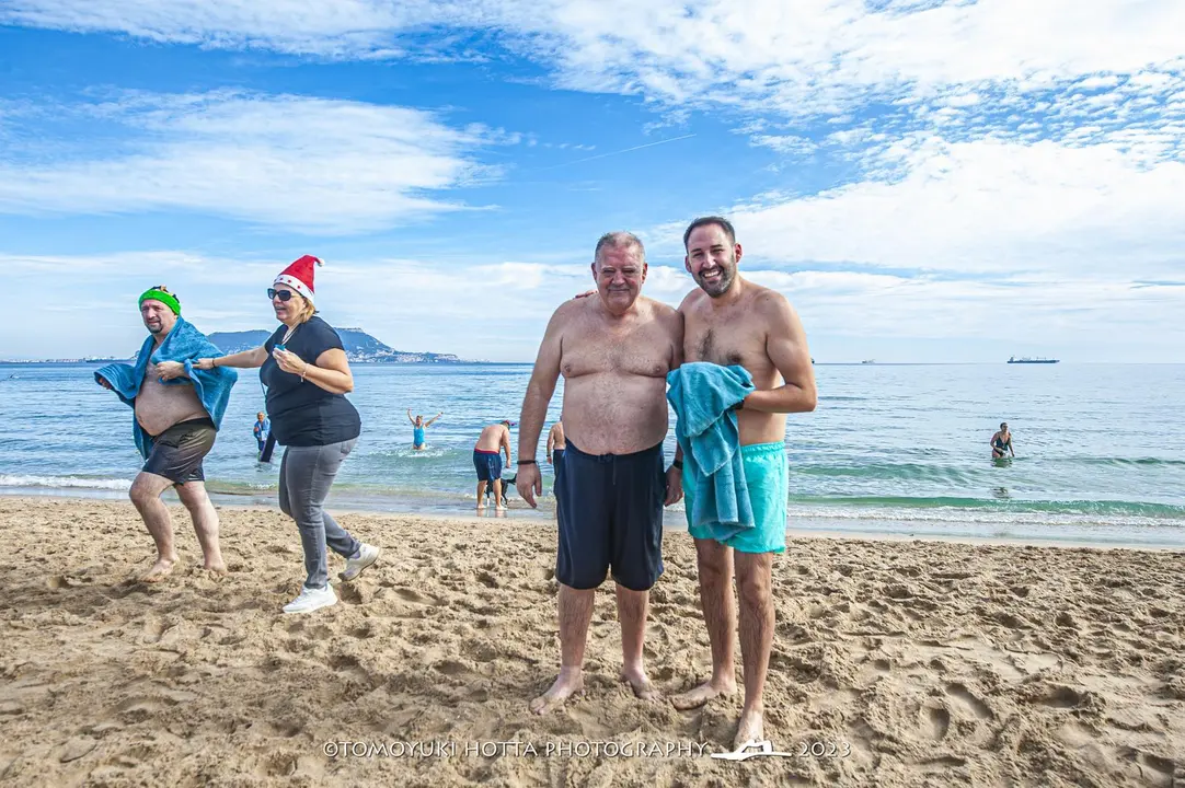 &Uacute;ltimo ba&ntilde;o del a&ntilde;o. Foto Tomoyuki Hotta (43)