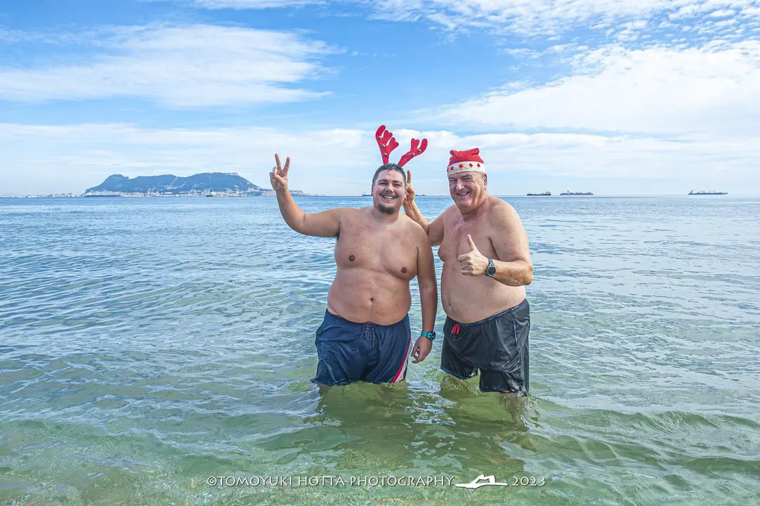 &Uacute;ltimo ba&ntilde;o del a&ntilde;o. Foto Tomoyuki Hotta (47)